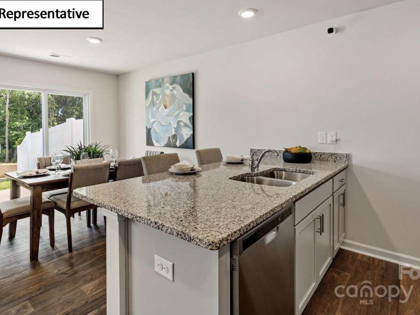 2909 Penninger Circle, Charlotte, NC 28262.  MLS# CAR4252236, YatesRealty ID 11102. Breakfast bar