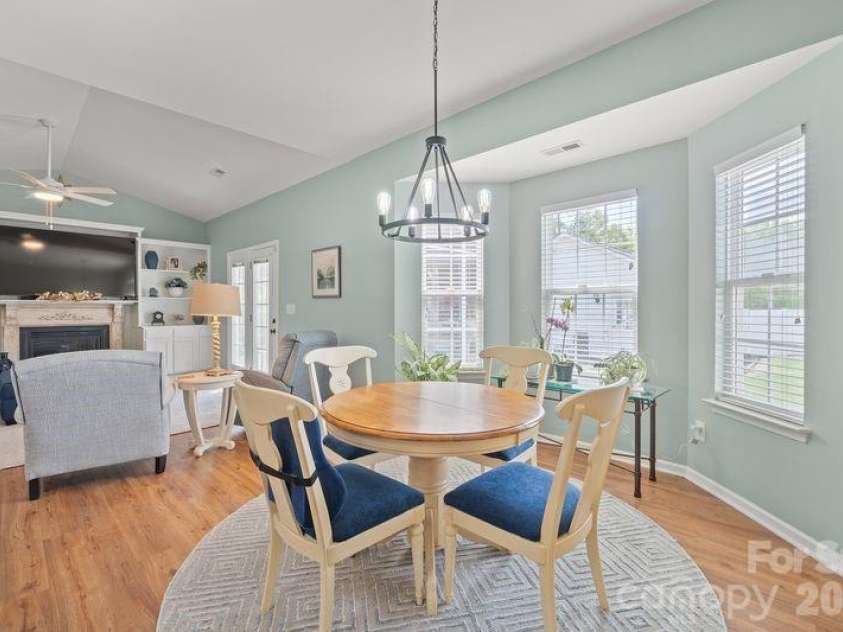 16515 Amberside Road, Cornelius, NC 28031.  MLS# CAR4366674, YatesRealty ID 11103. Eat in toward your vaulted ceiling great room