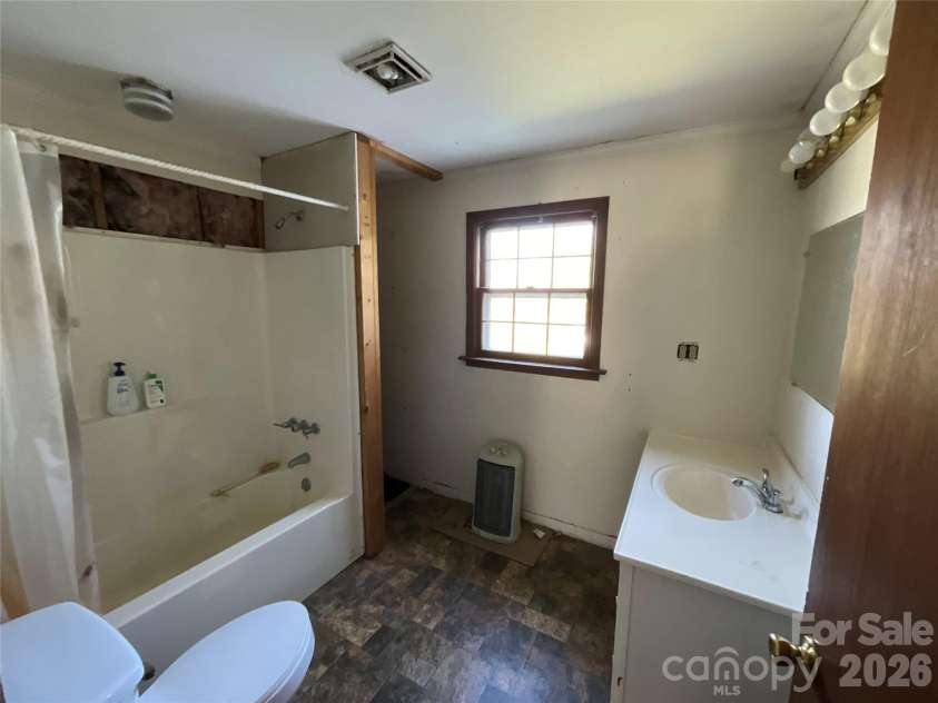 416 Liberty Street, Winnsboro, SC 29180.  MLS# CAR4360843, YatesRealty ID 11104. 