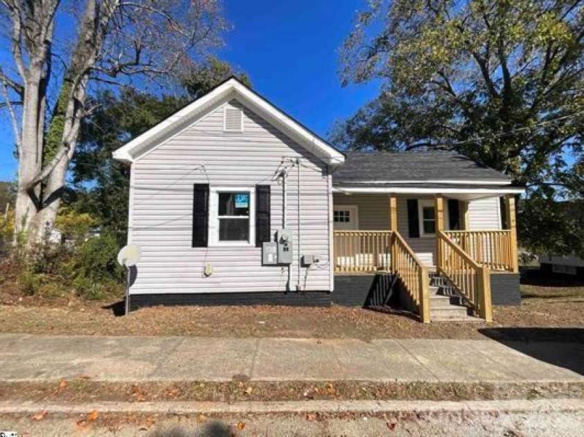 505 Robinson Street, Gaffney, SC 29340.  MLS# CAR4363243, YatesRealty ID 11105. 