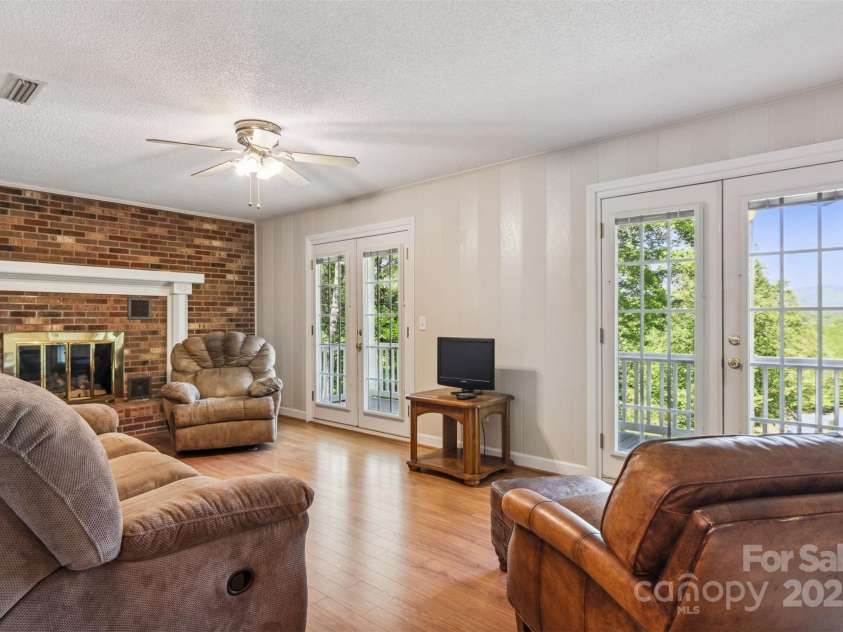 2196 Uphill Lane, Lenoir, NC 28645.  MLS# CAR4294545, YatesRealty ID 11106. 