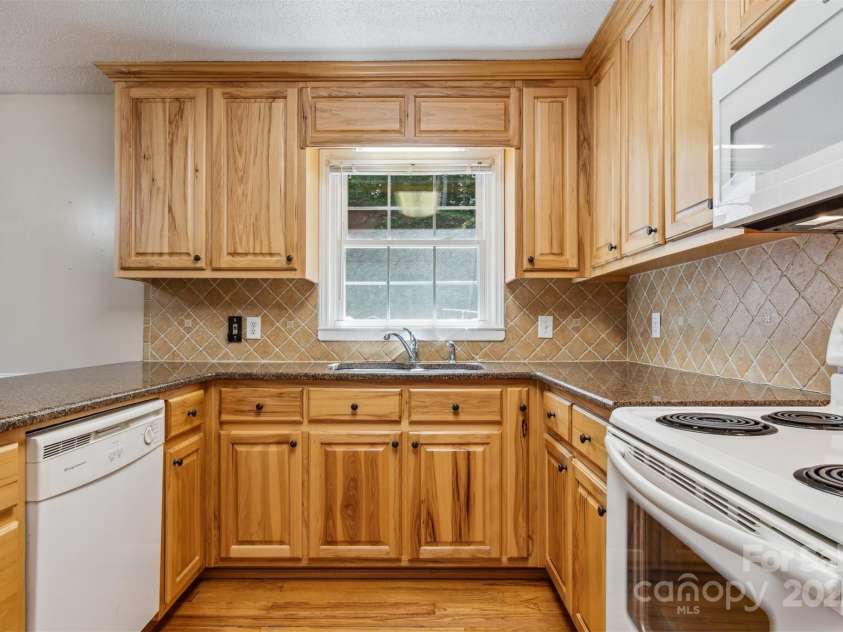 2196 Uphill Lane, Lenoir, NC 28645.  MLS# CAR4294545, YatesRealty ID 11106. 