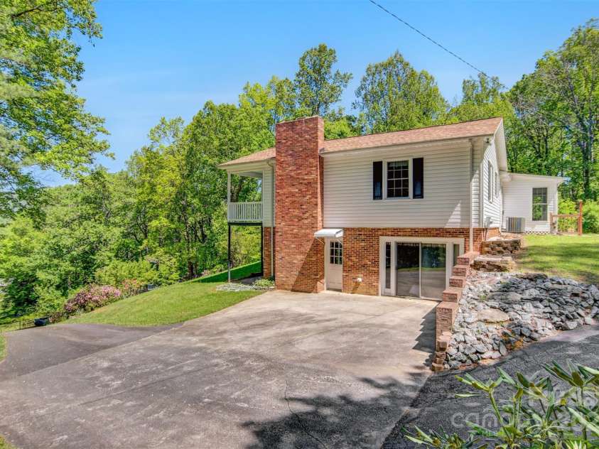 2196 Uphill Lane, Lenoir, NC 28645.  MLS# CAR4294545, YatesRealty ID 11106. 
