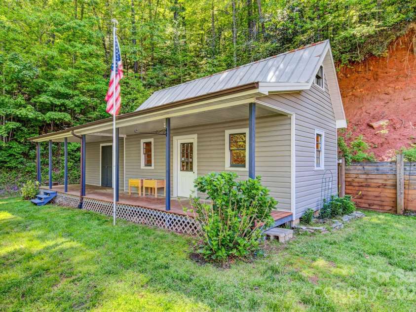 2196 Uphill Lane, Lenoir, NC 28645.  MLS# CAR4294545, YatesRealty ID 11106. 