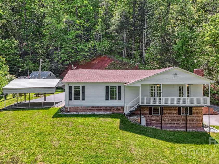 2196 Uphill Lane, Lenoir, NC 28645.  MLS# CAR4294545, YatesRealty ID 11106. 