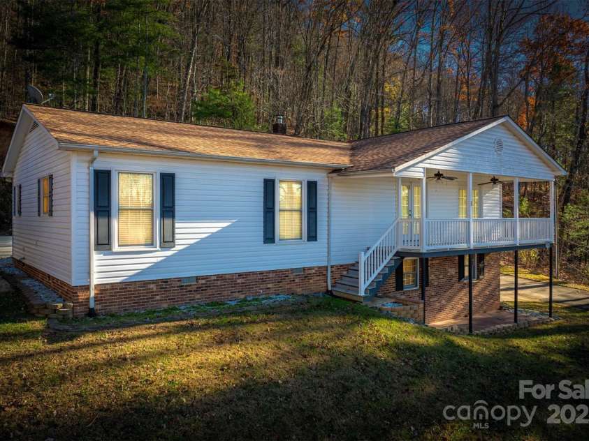 2196 Uphill Lane, Lenoir, NC 28645.  MLS# CAR4322774, YatesRealty ID 11106. 