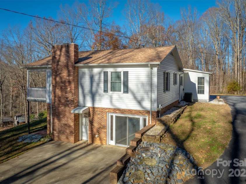 2196 Uphill Lane, Lenoir, NC 28645.  MLS# CAR4322774, YatesRealty ID 11106. 