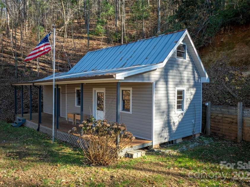 2196 Uphill Lane, Lenoir, NC 28645.  MLS# CAR4322774, YatesRealty ID 11106. 