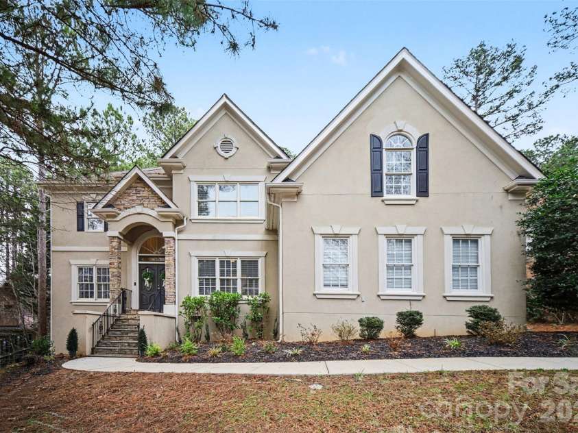 3839 Mountain Cove Drive, Charlotte, NC 28216.  MLS# CAR4352740, YatesRealty ID 11109. 