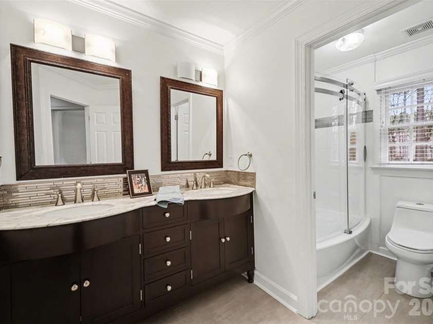 3839 Mountain Cove Drive, Charlotte, NC 28216.  MLS# CAR4352740, YatesRealty ID 11109. 