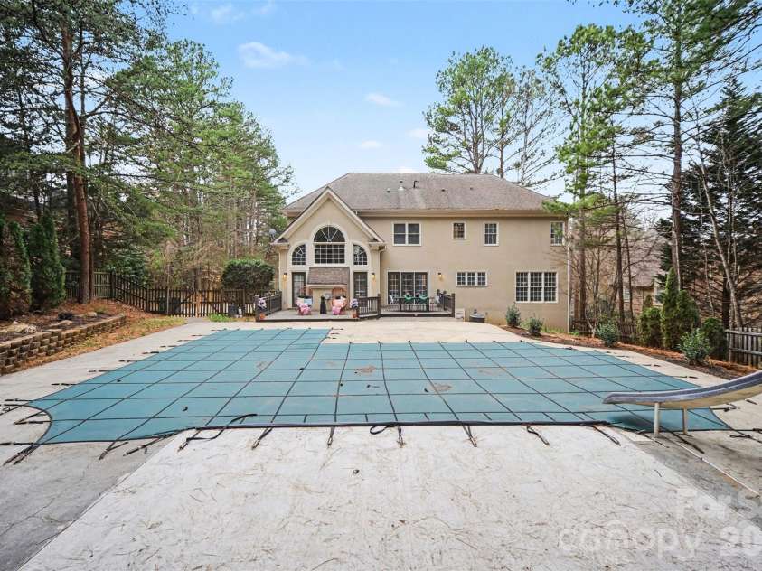 3839 Mountain Cove Drive, Charlotte, NC 28216.  MLS# CAR4352740, YatesRealty ID 11109. 