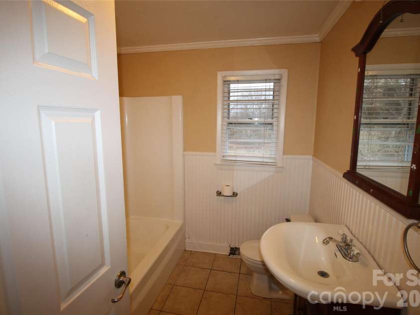 203 Ratchford Farm Road, Gastonia, NC 28056.  MLS# CAR4317730, YatesRealty ID 1111. 