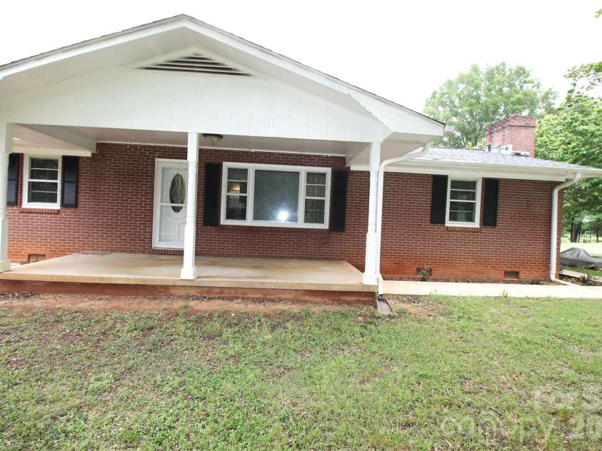 203 Ratchford Farm Road, Gastonia, NC 28056.  MLS# CAR4317730, YatesRealty ID 1111. 