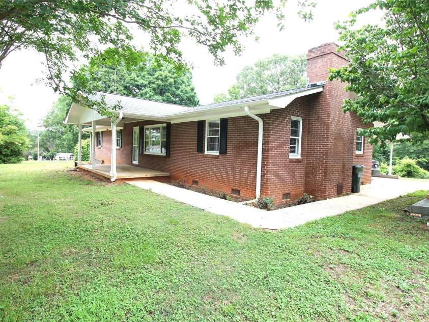 203 Ratchford Farm Road, Gastonia, NC 28056.  MLS# CAR4317730, YatesRealty ID 1111. 