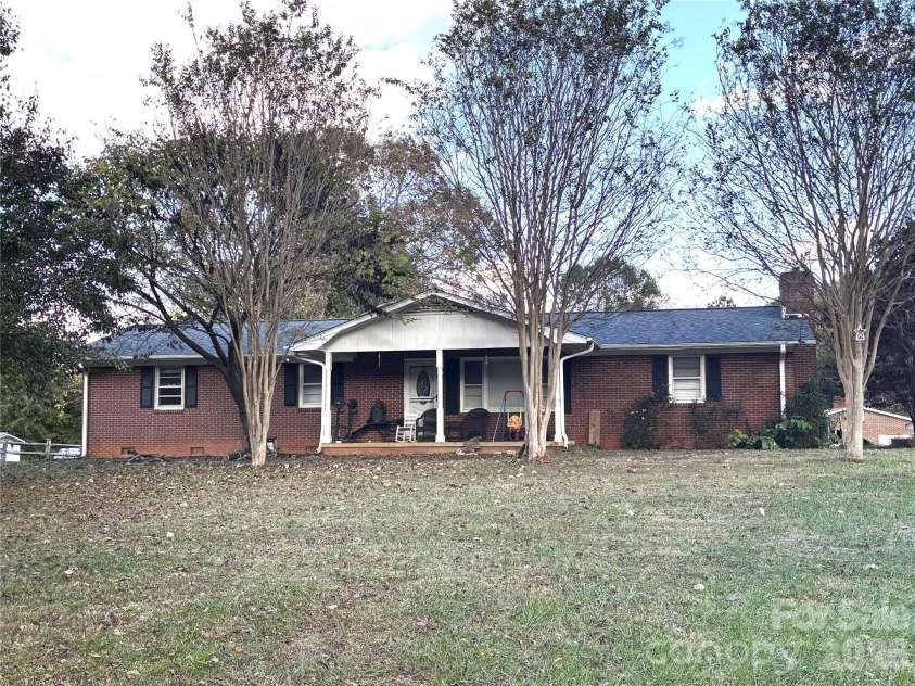 203 Ratchford Farm Road, Gastonia, NC 28056.  MLS# CAR4317730, YatesRealty ID 1111. Brick Home 1600SF