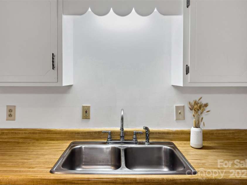 2526 Hankins Road, Marion, NC 28752.  MLS# CAR4270762, YatesRealty ID 1111. 