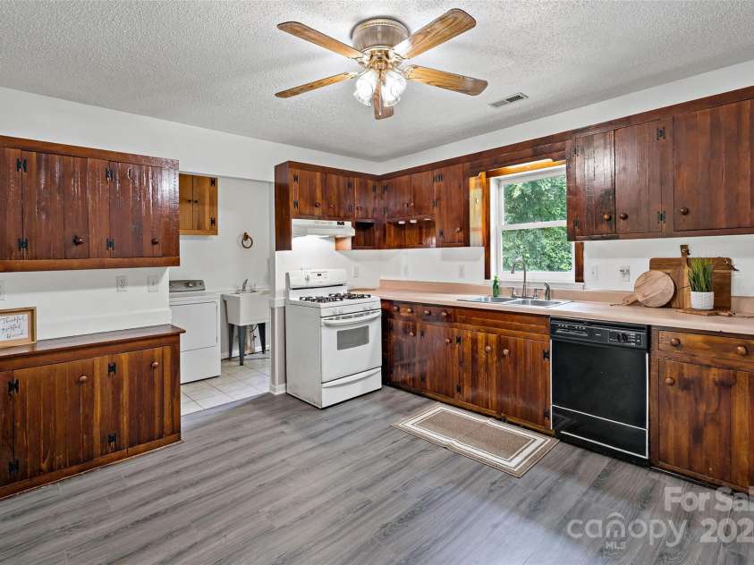 2526 Hankins Road, Marion, NC 28752.  MLS# CAR4270762, YatesRealty ID 1111. Eat in Kitchen 