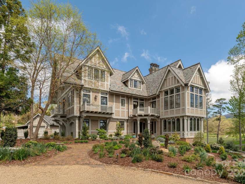 8 Fairway Place, Asheville, NC 28803.  MLS# CAR4245541, YatesRealty ID 11110. Grand Front entrance