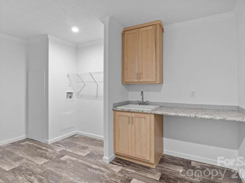13180 Old Beatty Ford Road, Rockwell, NC 28138.  MLS# CAR4341595, YatesRealty ID 11111. Laundry 