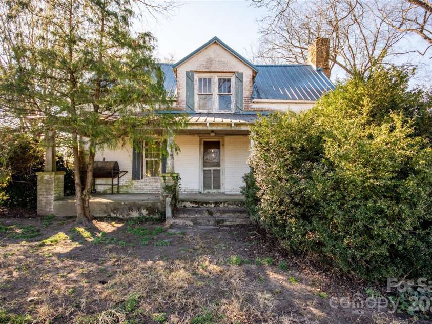 169 Eagle Mills Road, Harmony, NC 28634.  MLS# CAR4229073, YatesRealty ID 11113. Front Porch