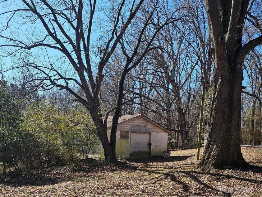 1116 Medlin Road, Monroe, NC 28112.  MLS# CAR4225247, YatesRealty ID 11114. 