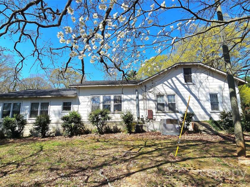 1116 Medlin Road, Monroe, NC 28112.  MLS# CAR4225247, YatesRealty ID 11114. 