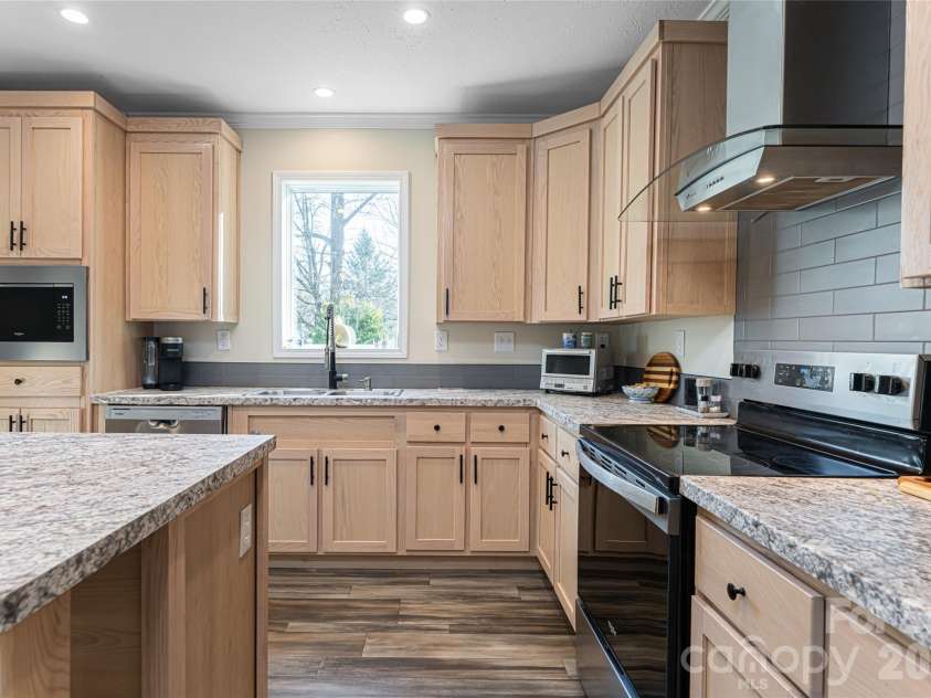 321 Flat Creek Road, Black Mountain, NC 28711.  MLS# CAR4341031, YatesRealty ID 11114. 