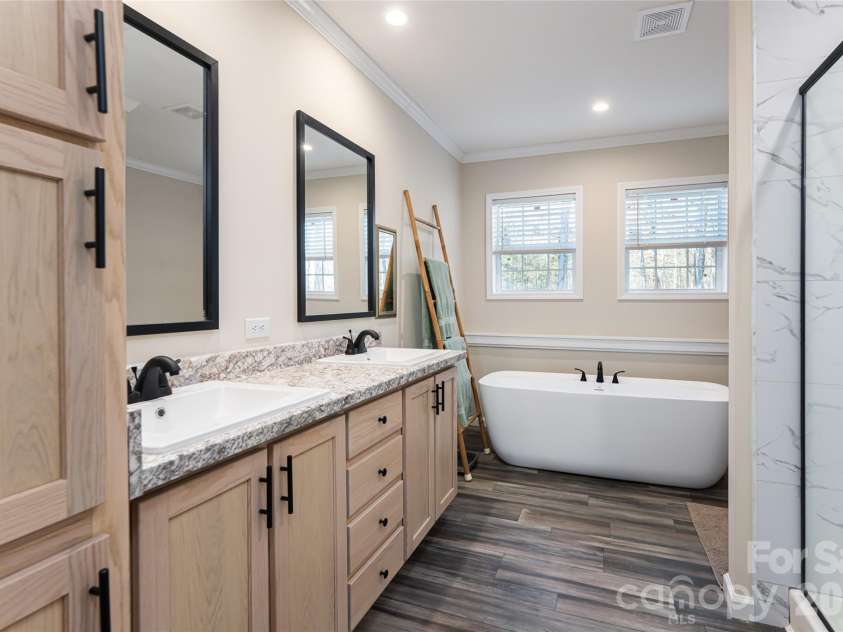 321 Flat Creek Road, Black Mountain, NC 28711.  MLS# CAR4341031, YatesRealty ID 11114. 