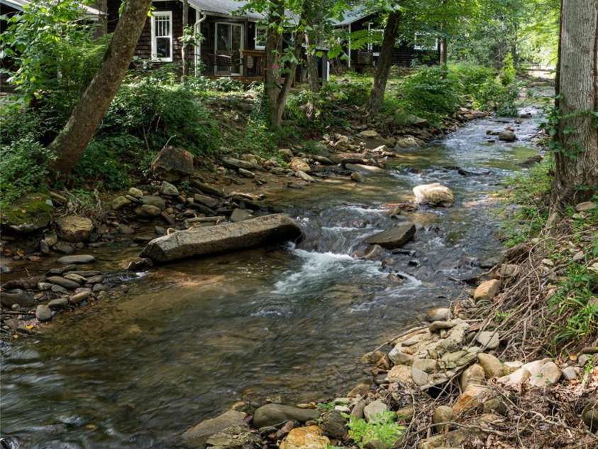 321 Flat Creek Road, Black Mountain, NC 28711.  MLS# CAR4341031, YatesRealty ID 11114. 