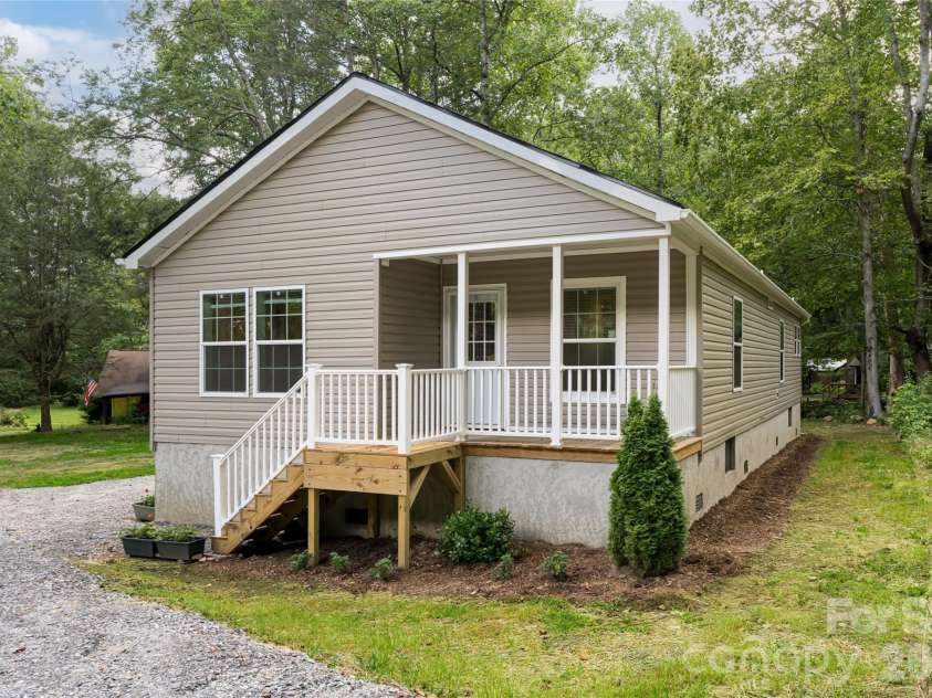 321 Flat Creek Road, Black Mountain, NC 28711.  MLS# CAR4341031, YatesRealty ID 11114. 