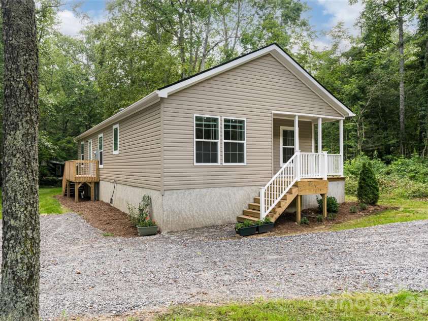 321 Flat Creek Road, Black Mountain, NC 28711.  MLS# CAR4341031, YatesRealty ID 11114. 