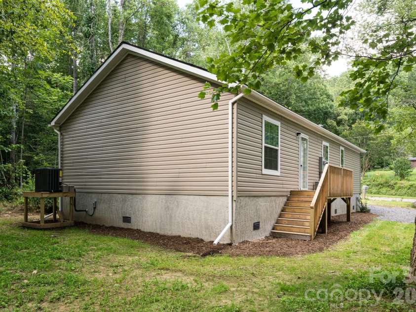 321 Flat Creek Road, Black Mountain, NC 28711.  MLS# CAR4341031, YatesRealty ID 11114. 
