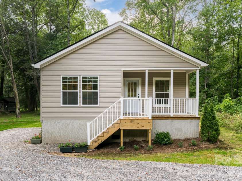 321 Flat Creek Road, Black Mountain, NC 28711.  MLS# CAR4341031, YatesRealty ID 11114. 