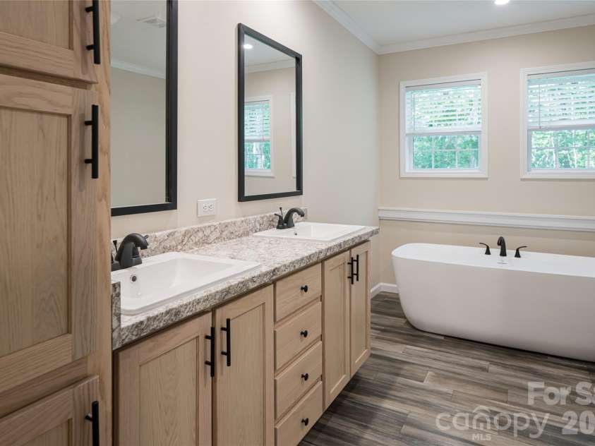 321 Flat Creek Road, Black Mountain, NC 28711.  MLS# CAR4341031, YatesRealty ID 11114. 