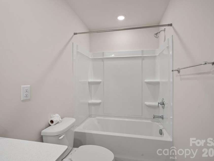 11935 Red Leaf Drive, Charlotte, NC 28215.  MLS# CAR4361968, YatesRealty ID 11115. Guest Shared Bath