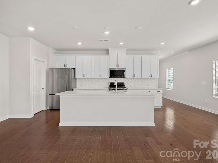 11935 Red Leaf Drive, Charlotte, NC 28215.  MLS# CAR4361968, YatesRealty ID 11115. Island seating