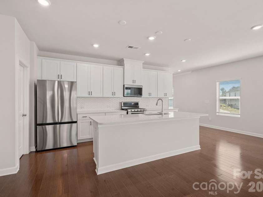 11935 Red Leaf Drive, Charlotte, NC 28215.  MLS# CAR4361968, YatesRealty ID 11115. Kitchen