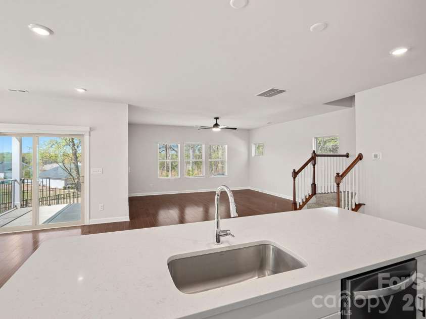 11935 Red Leaf Drive, Charlotte, NC 28215.  MLS# CAR4361968, YatesRealty ID 11115. Kitchen