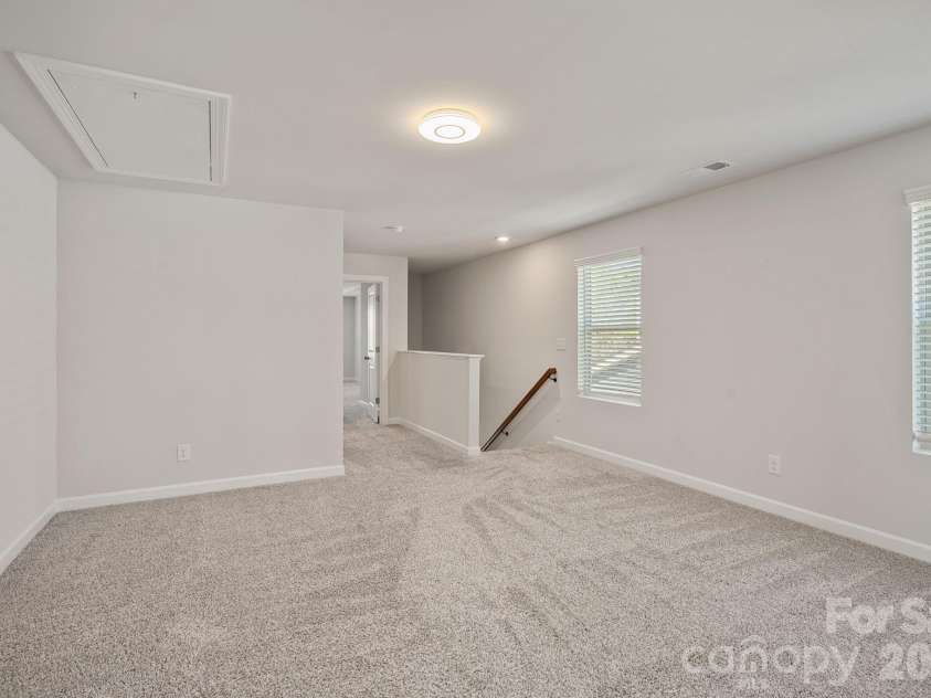 11935 Red Leaf Drive, Charlotte, NC 28215.  MLS# CAR4361968, YatesRealty ID 11115. Loft