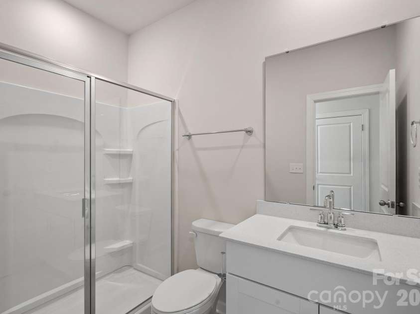 11935 Red Leaf Drive, Charlotte, NC 28215.  MLS# CAR4361968, YatesRealty ID 11115. Main level Full Bath