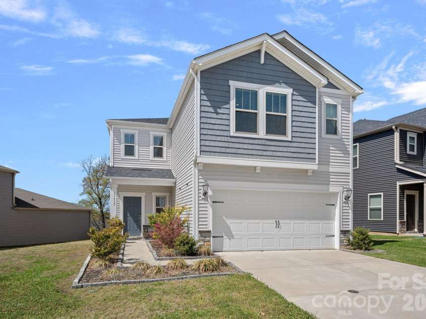 11935 Red Leaf Drive, Charlotte, NC 28215.  MLS# CAR4361968, YatesRealty ID 11115. Welcoming front