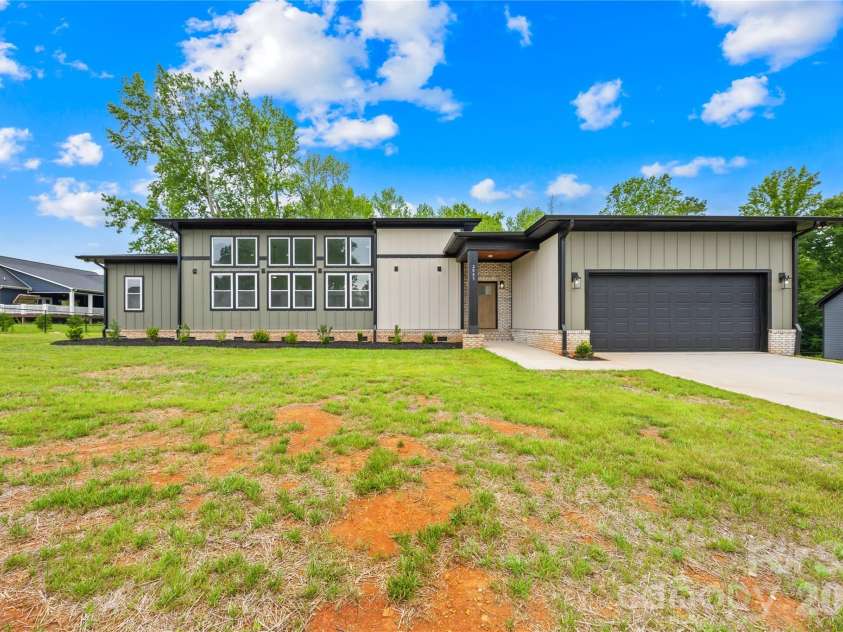 2003 Plain Field Drive, Bessemer City, NC 28016.  MLS# CAR4400500, YatesRealty ID 11116. 