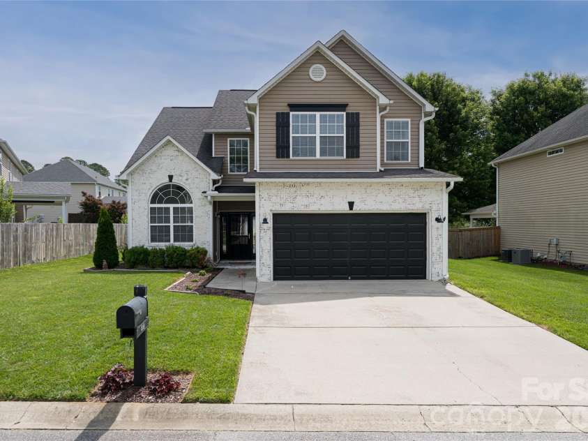 89 Woodfern Road, Fletcher, NC 28732.  MLS# CAR4399752, YatesRealty ID 11117. 