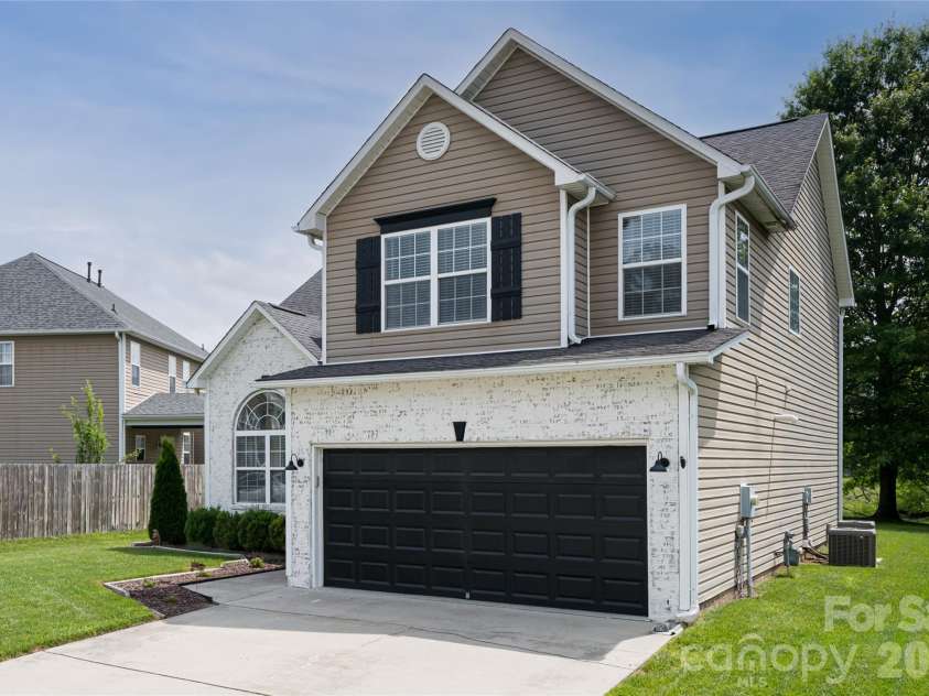 89 Woodfern Road, Fletcher, NC 28732.  MLS# CAR4399752, YatesRealty ID 11117. 