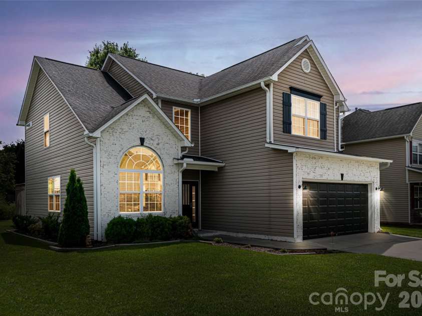 89 Woodfern Road, Fletcher, NC 28732.  MLS# CAR4399752, YatesRealty ID 11117. 