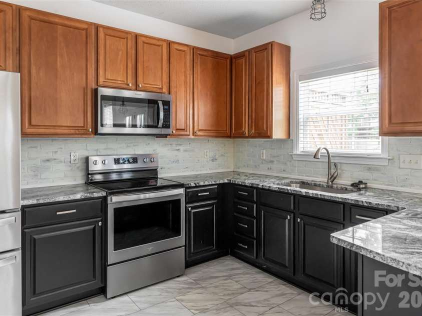 89 Woodfern Road, Fletcher, NC 28732.  MLS# CAR4399752, YatesRealty ID 11117. 