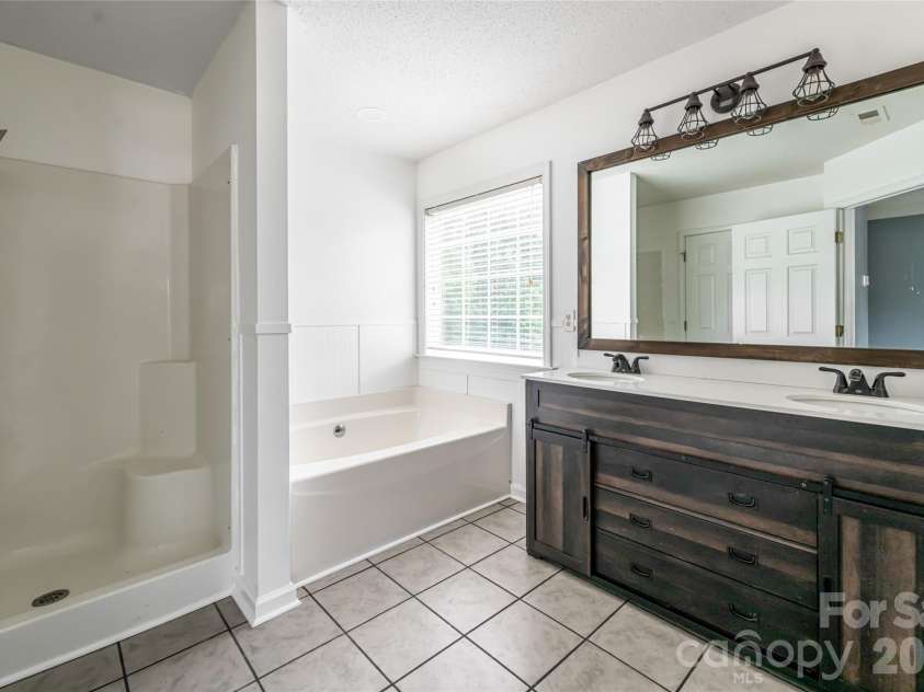 89 Woodfern Road, Fletcher, NC 28732.  MLS# CAR4399752, YatesRealty ID 11117. 