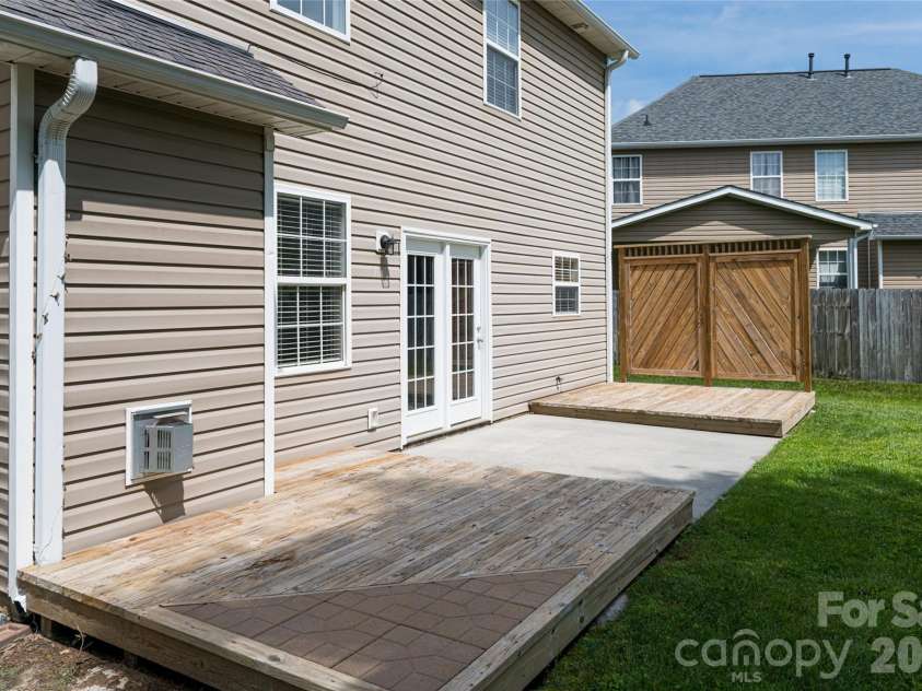 89 Woodfern Road, Fletcher, NC 28732.  MLS# CAR4399752, YatesRealty ID 11117. 
