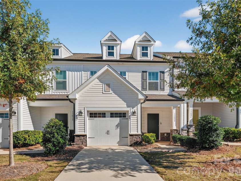 13008 Suncreek Terrace, Charlotte, NC 28214.  MLS# CAR4338560, YatesRealty ID 11118. 