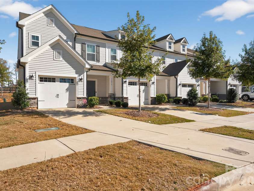 13008 Suncreek Terrace, Charlotte, NC 28214.  MLS# CAR4338560, YatesRealty ID 11118. 